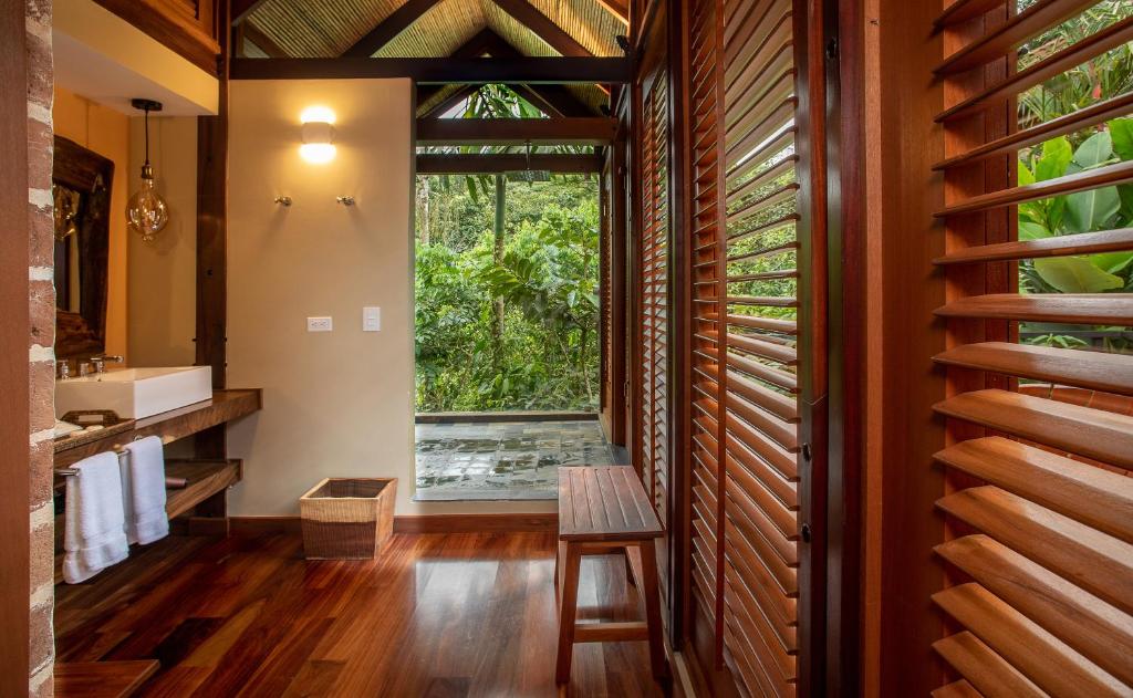 Canyon Casita Queen